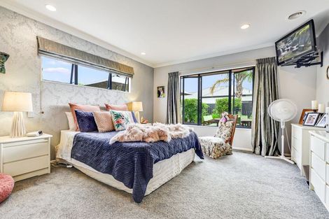 Photo of property in 4 Harrogate Place, Grandview Heights, Hamilton, 3200