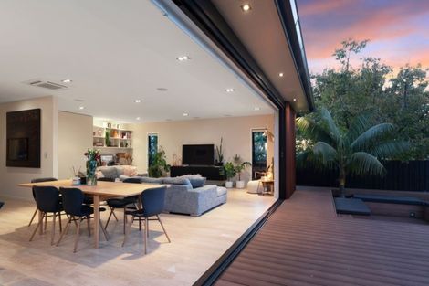 Photo of property in 98 Ferry Parade, Herald Island, Auckland, 0618