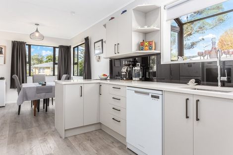 Photo of property in 21 Bonnie Glen Crescent, Ebdentown, Upper Hutt, 5018