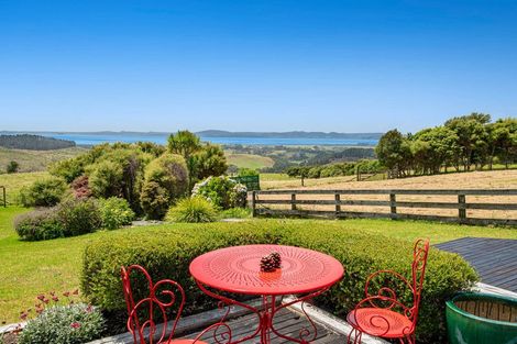 Photo of property in 154 Te Kanae Road, South Head, Helensville, 0874