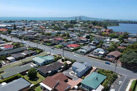 Photo of property in 2/61 Shakespeare Road, Milford, Auckland, 0620