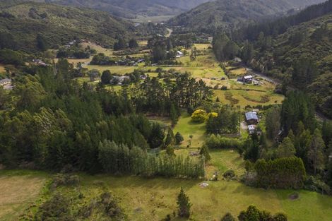 Photo of property in 84 Crowther Road, Wainuiomata, 5373