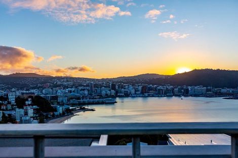 Photo of property in 51 The Crescent, Roseneath, Wellington, 6011
