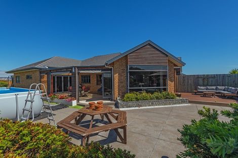 Photo of property in 8 Crabapple Close, Milson, Palmerston North, 4414