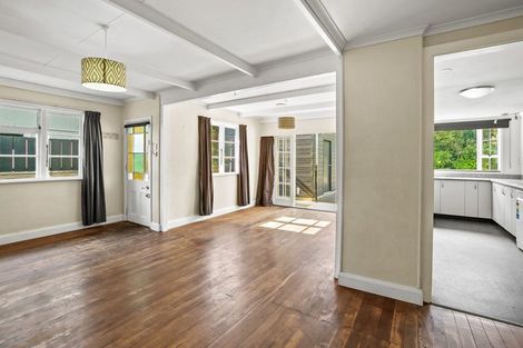 Photo of property in 8 Awanui Street, Merrilands, New Plymouth, 4312