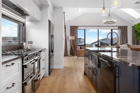 Photo of property in 16 Rotorua Grove, Aotea, Porirua, 5024