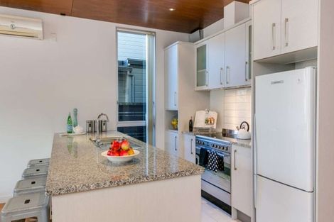 Photo of property in 2/3 Severn Street, Island Bay, Wellington, 6023