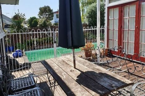 Photo of property in 475 Glenfield Road, Glenfield, Auckland, 0629