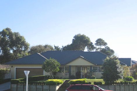 Photo of property in 36 Guildford Drive, Paraparaumu, 5032