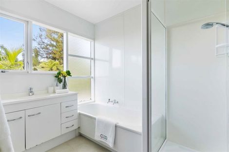 Photo of property in 5 Odette Road, Totara Vale, Auckland, 0629