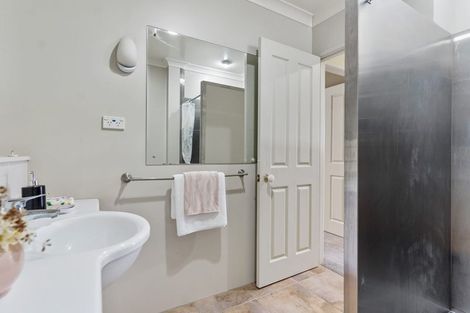 Photo of property in 4 Worthington Place, West Harbour, Auckland, 0618