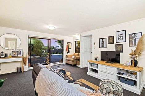 Photo of property in 1/36 Seaview Road, Castor Bay, Auckland, 0620