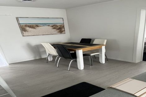 Photo of property in 16 Thorburn Avenue, Red Beach, 0932