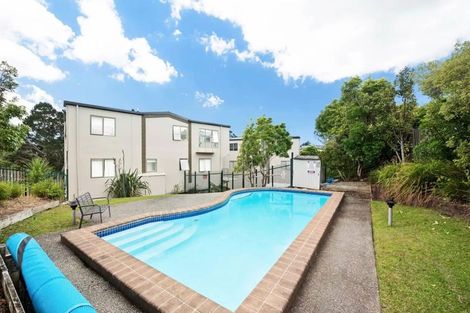 Photo of property in The Haven, 9/120 Beach Haven Road, Beach Haven, Auckland, 0626