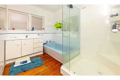 Photo of property in 26 Tiraumea Drive, Pakuranga, Auckland, 2010