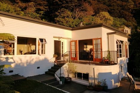Photo of property in 55 Walter Road, Lowry Bay, Lower Hutt, 5013