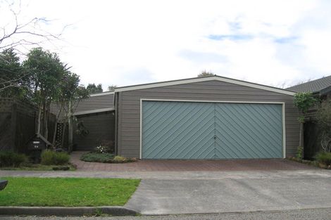 Photo of property in 24 Heathcote Place, Fitzherbert, Palmerston North, 4410