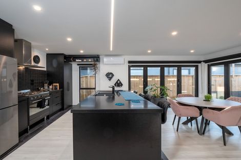 Photo of property in 13 Howden Drive, Jacks Point, 9371