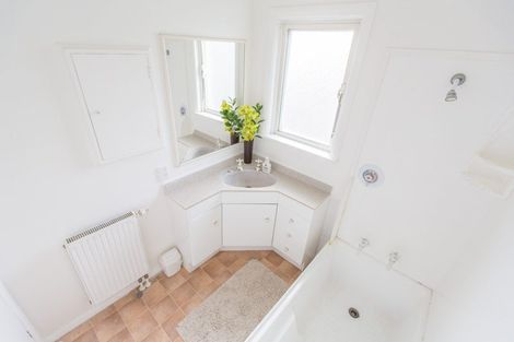 Photo of property in 85 Breaker Bay Road, Breaker Bay, Wellington, 6022