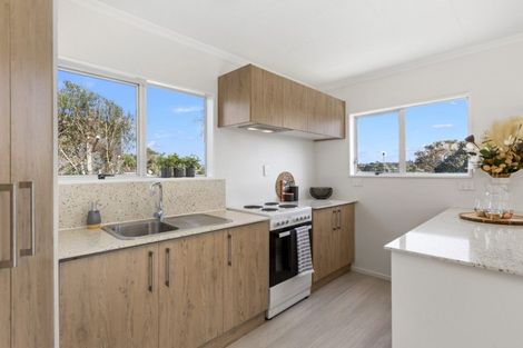 Photo of property in 2/25 Tawa Road, Te Atatu Peninsula, Auckland, 0610