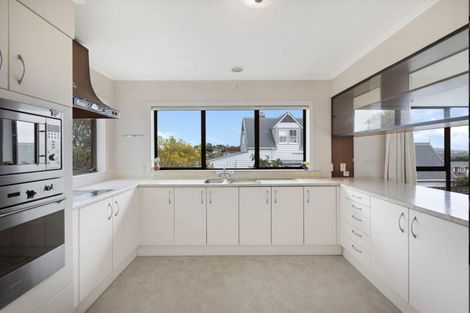 Photo of property in 44 Bradbury Road, Botany Downs, Auckland, 2010