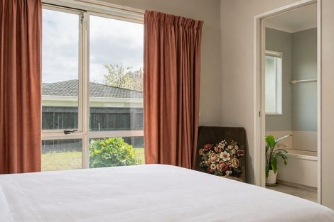 Photo of property in 4 Pipi Street, Two Mile Bay, Taupo, 3330