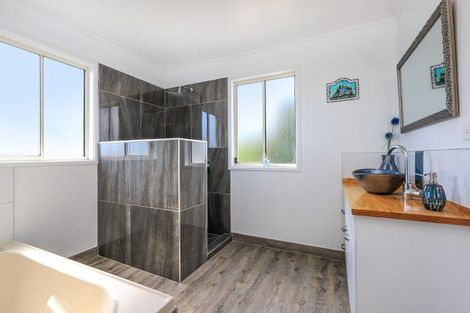 Photo of property in 28 Arataki Road, Havelock North, 4130