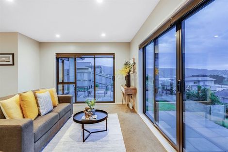 Photo of property in 9 Glenorchy Way, Aotea, Porirua, 5024