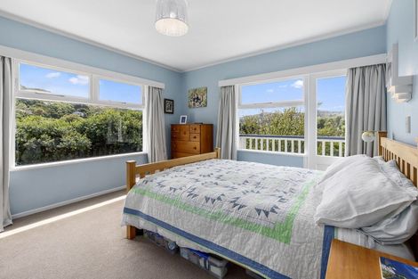 Photo of property in 5 Kellsmere Crescent, Island Bay, Wellington, 6023