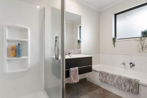 Photo of property in 27 Hebe Crescent, Papamoa Beach, Papamoa, 3118