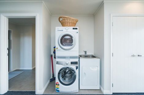 Photo of property in 5 Waimarama Court, Roslyn, Palmerston North, 4414