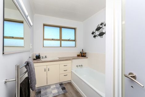 Photo of property in 24c Saint Ives Grove, Whalers Gate, New Plymouth, 4310