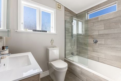 Photo of property in 24 Elizabeth Street, Moera, Lower Hutt, 5010