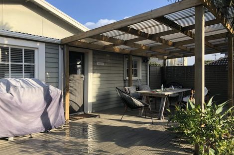 Photo of property in 9 Cutfield Road, New Plymouth, 4310