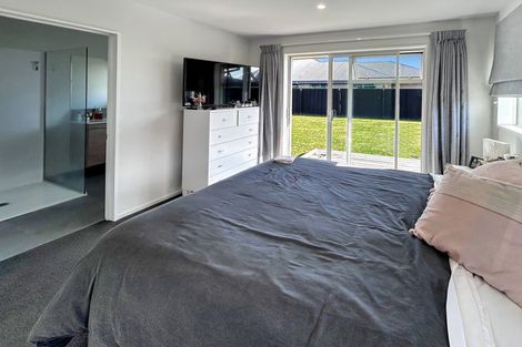 Photo of property in 43 Highgate Drive, Rangiora, 7400