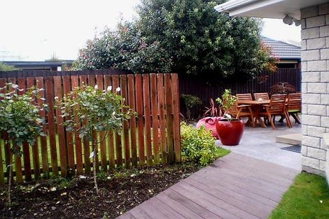 Photo of property in 2/5 Gibbs Place, Halswell, Christchurch, 8025