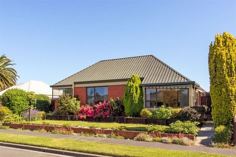 Photo of property in 1/6 Gatonby Place, Avonhead, Christchurch, 8042
