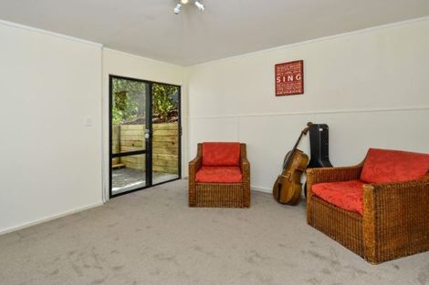 Photo of property in 2/23 Sunnynook Road, Forrest Hill, Auckland, 0620