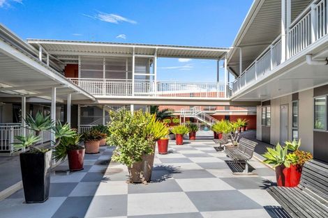 Photo of property in Algarve Apartments, 215/332 Maunganui Road, Mount Maunganui, 3116