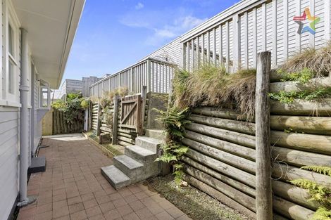 Photo of property in 5 Balmain Street, Newlands, Wellington, 6037