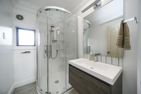 Photo of property in 21 Springdale Grove, Fitzherbert, Palmerston North, 4410