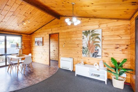 Photo of property in 11 Waltham Court, Cloverlea, Palmerston North, 4412