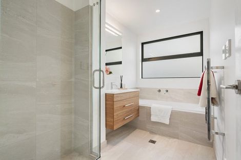 Photo of property in 43 Oteha Valley Road, Northcross, Auckland, 0632