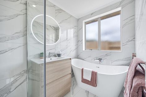 Photo of property in 23 Piriti Place, Weymouth, Auckland, 2103