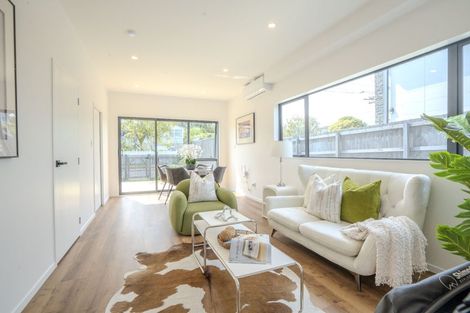 Photo of property in 3/81 Vodanovich Road, Te Atatu South, Auckland, 0610