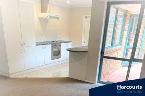 Photo of property in 31 Broadfield Street, Massey, Auckland, 0614