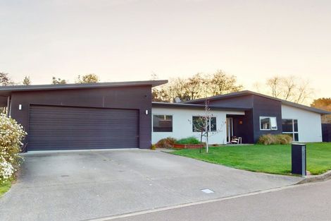 Photo of property in 6 D'urville Place, Kelvin Grove, Palmerston North, 4414