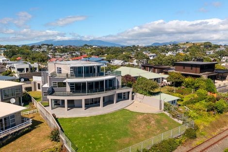 Photo of property in 18 Roy Terrace, Moturoa, New Plymouth, 4310