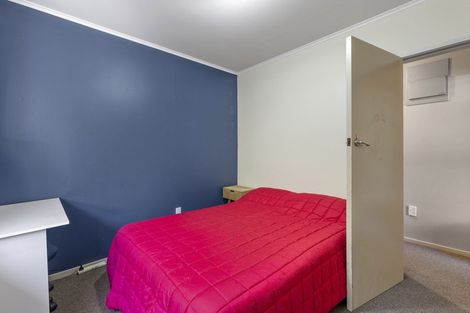 Photo of property in 1/12 Gradwell Place, Two Mile Bay, Taupo, 3330