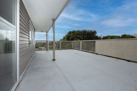Photo of property in 2 Chelsea View Drive, Chatswood, Auckland, 0626